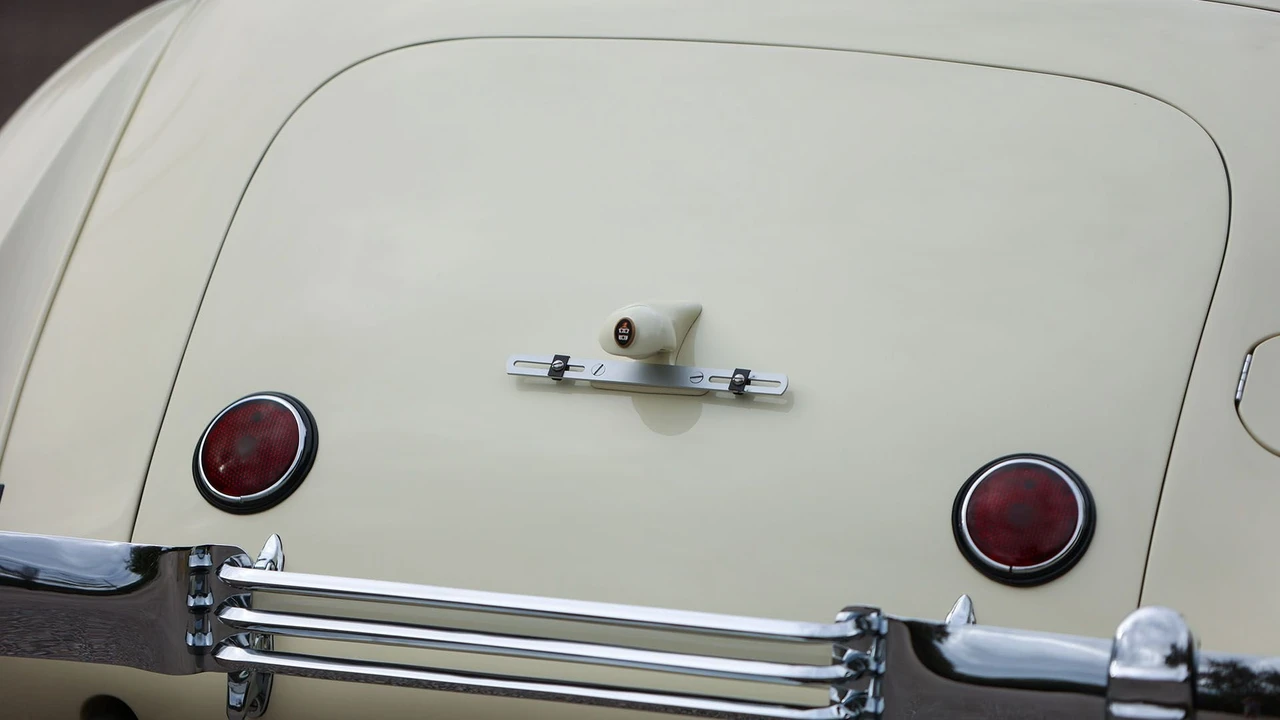 1937 Cord 810 & 812 - Image 29 of 31