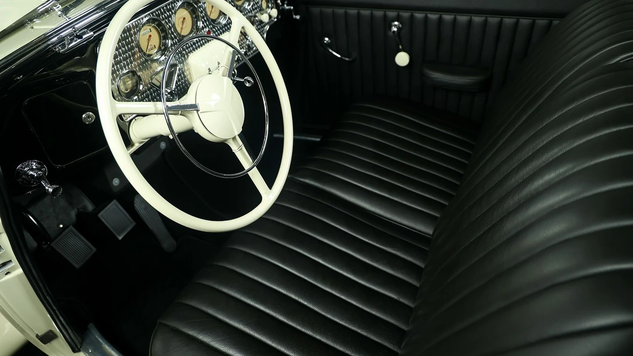 1937 Cord 810 & 812 - Image 19 of 31