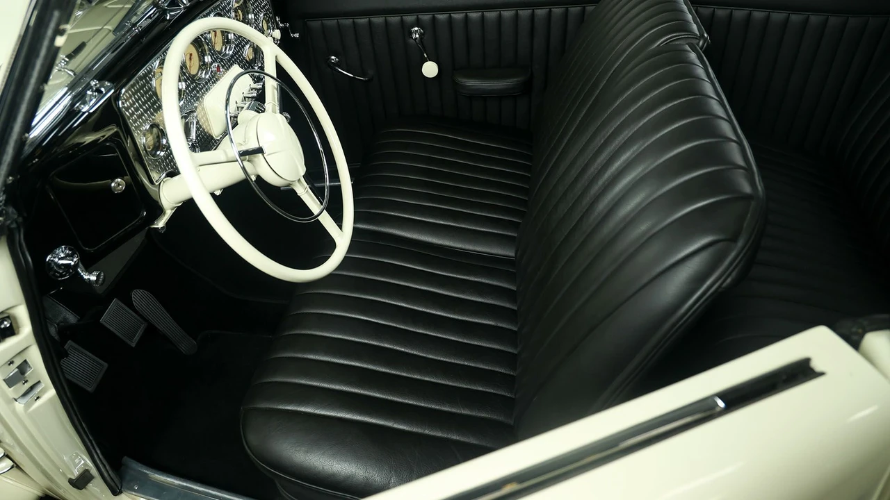 1937 Cord 810 & 812 - Image 26 of 31