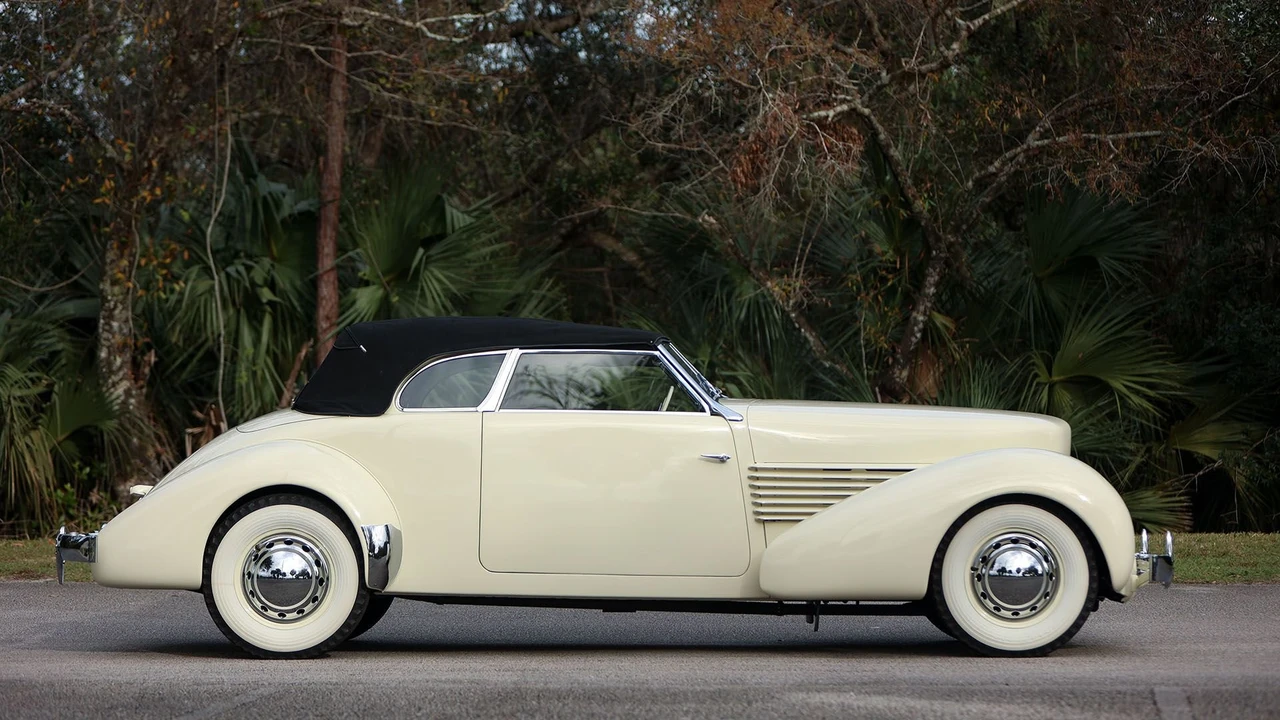 1937 Cord 810 & 812 - Image 18 of 31