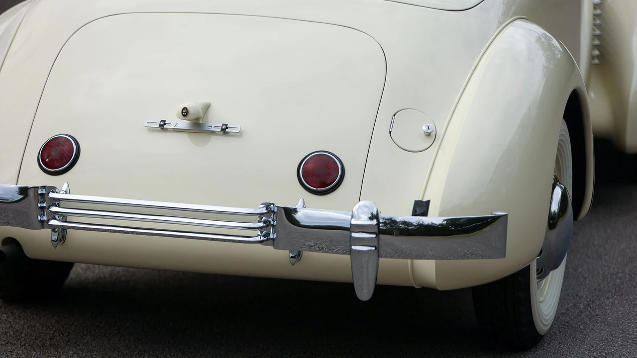 1937 Cord 810 & 812 - Image 31 of 31