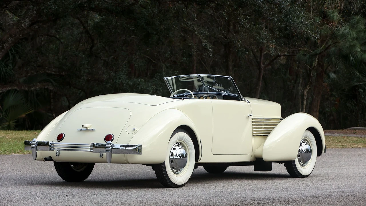 1937 Cord 810 & 812 - Image 15 of 31