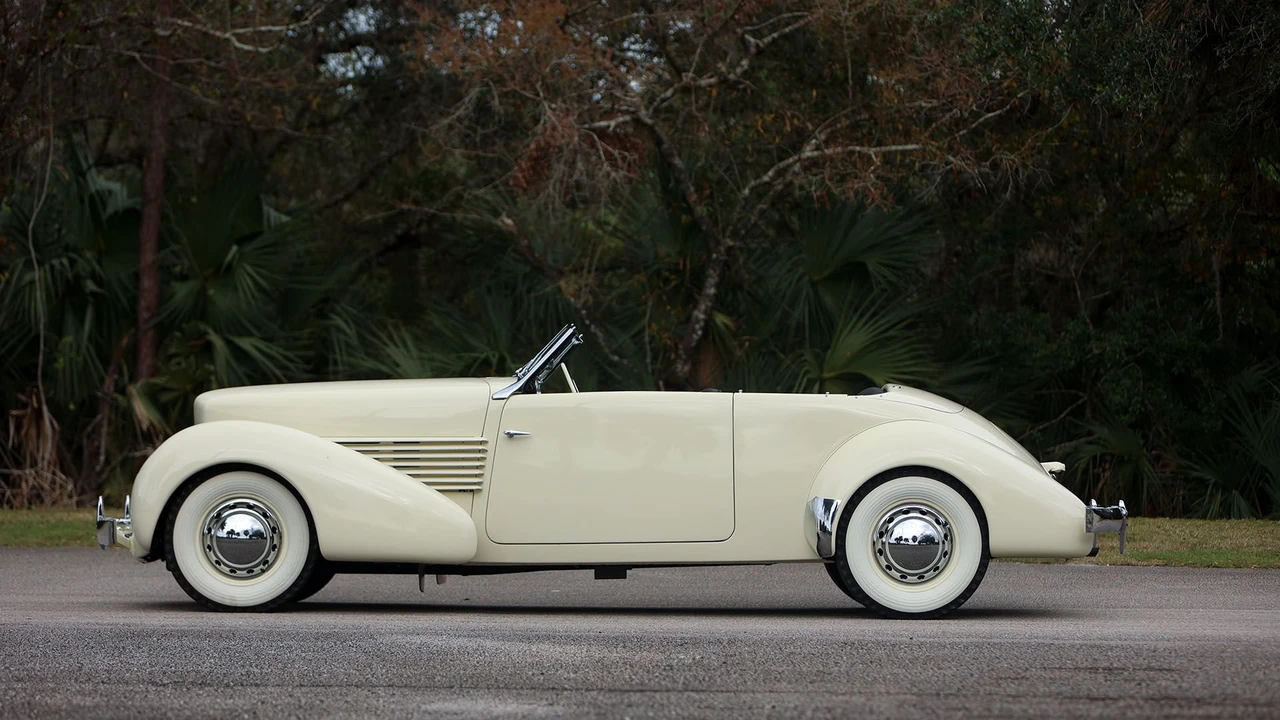 1937 Cord 810 & 812 - Image 14 of 31