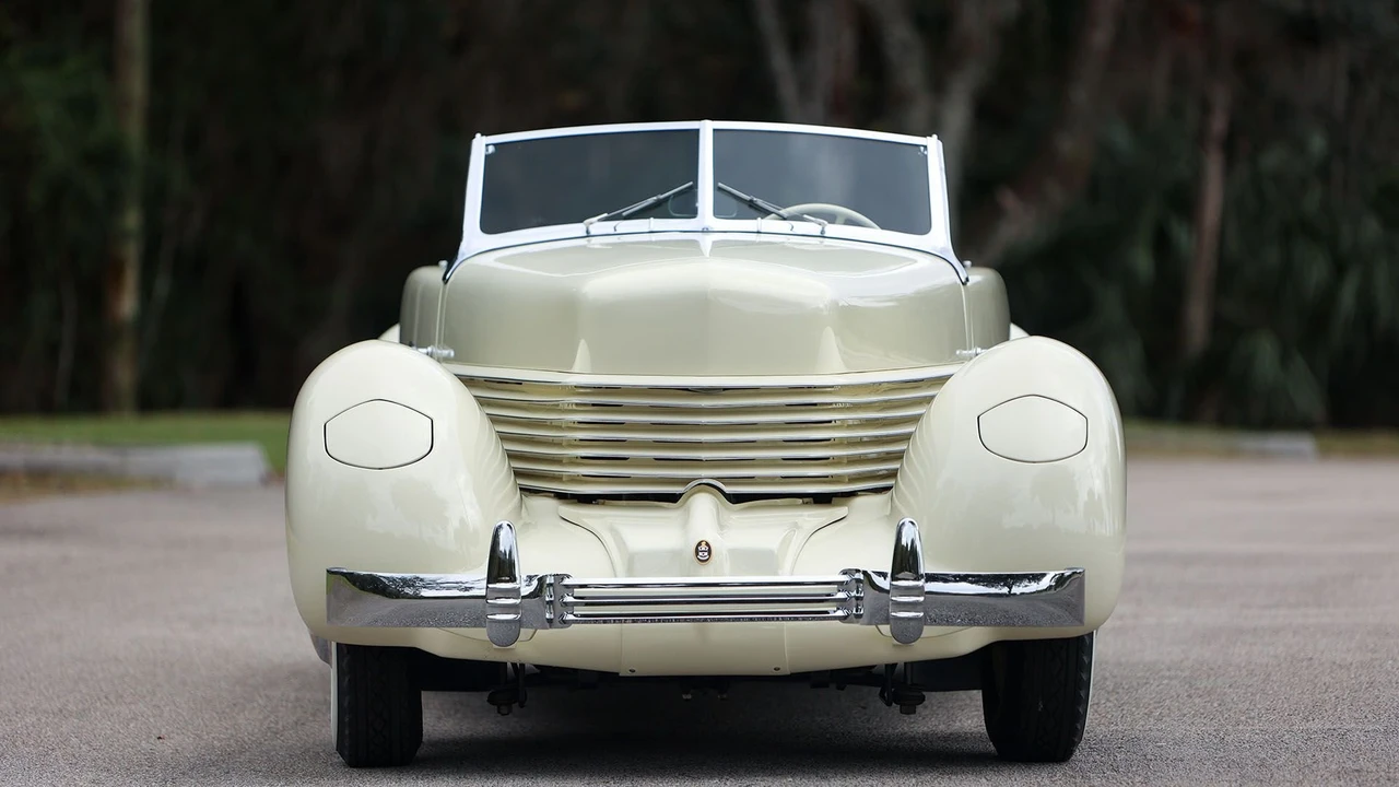 1937 Cord 810 & 812 - Image 2 of 31