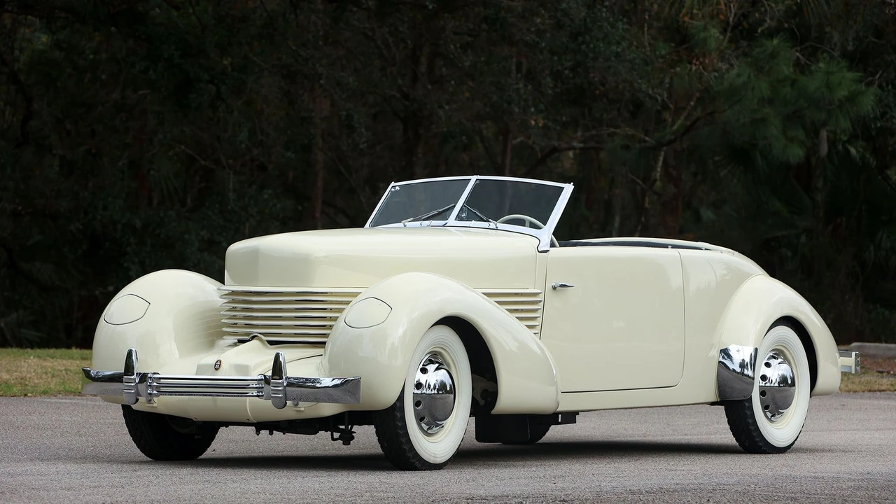 1937 Cord 810 & 812 - Image 9 of 31