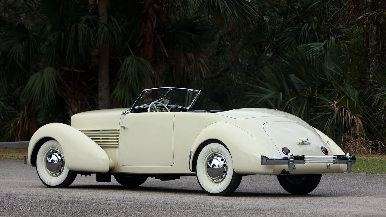 1937 Cord 810 & 812 - Image 11 of 31