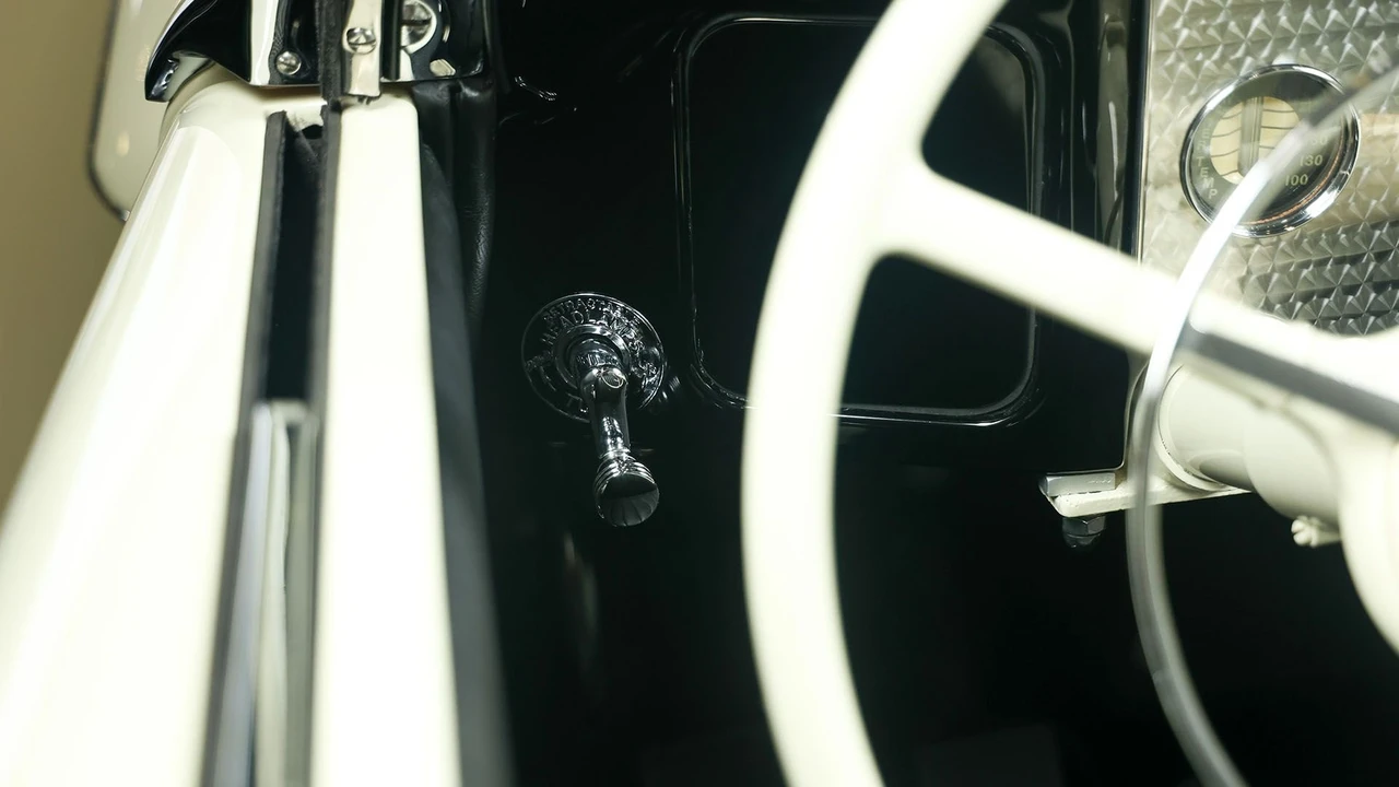1937 Cord 810 & 812 - Image 30 of 31