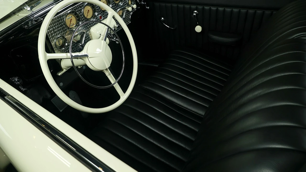 1937 Cord 810 & 812 - Image 6 of 31
