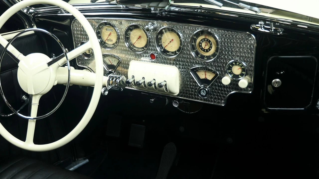 1937 Cord 810 & 812 - Image 25 of 31