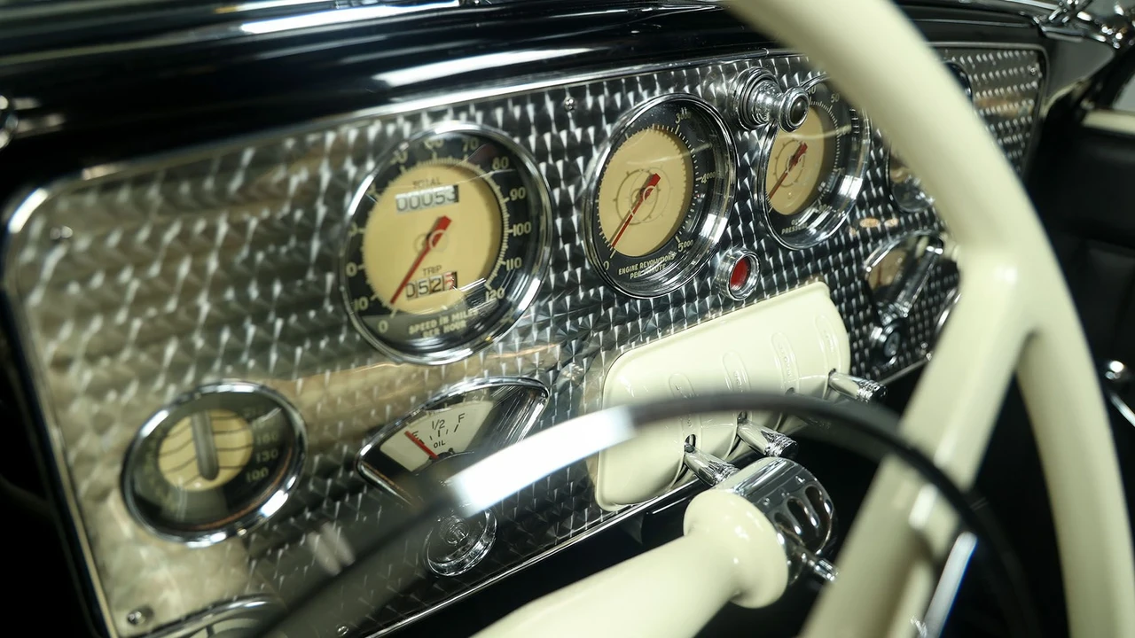 1937 Cord 810 & 812 - Image 21 of 31