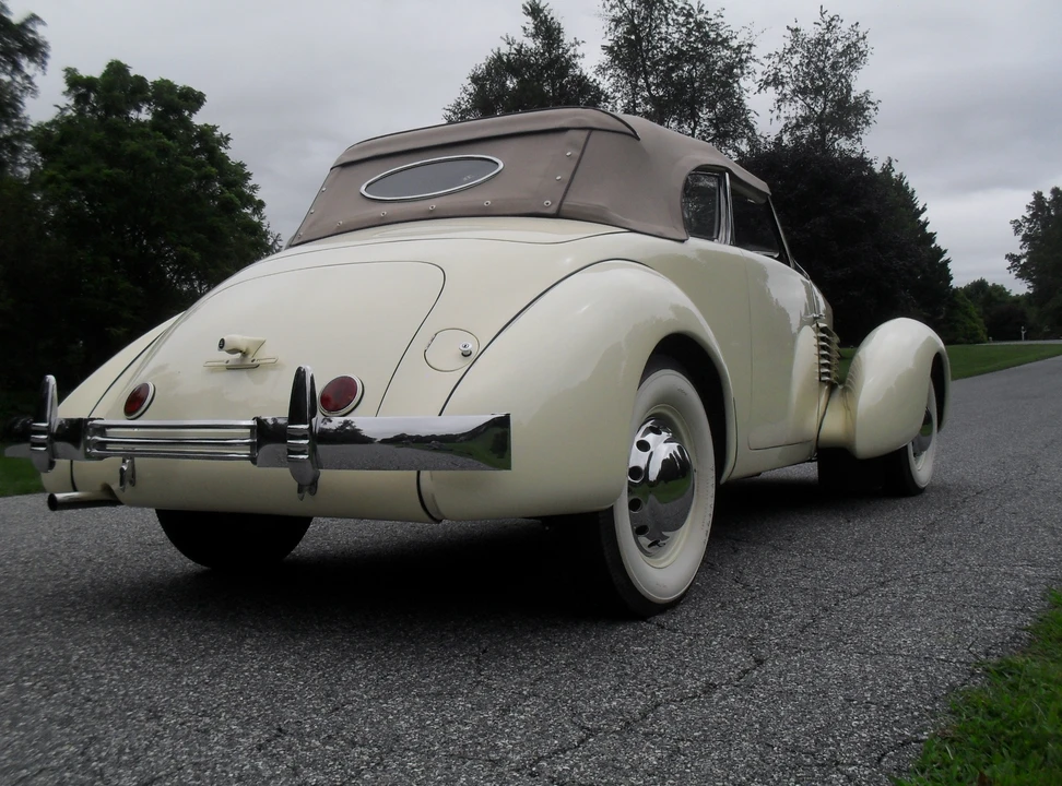 1937 Cord 810 & 812 - Image 16 of 31