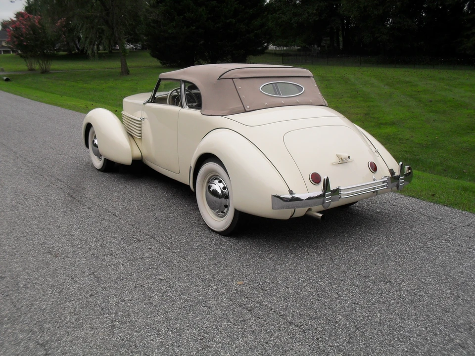 1937 Cord 810 & 812 - Image 12 of 31