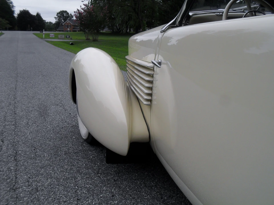 1937 Cord 810 & 812 - Image 23 of 31