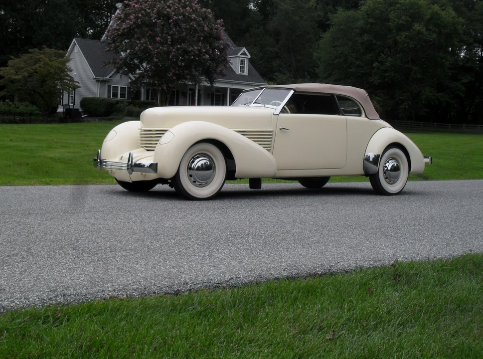 1937 Cord 810 & 812 - Image 8 of 31