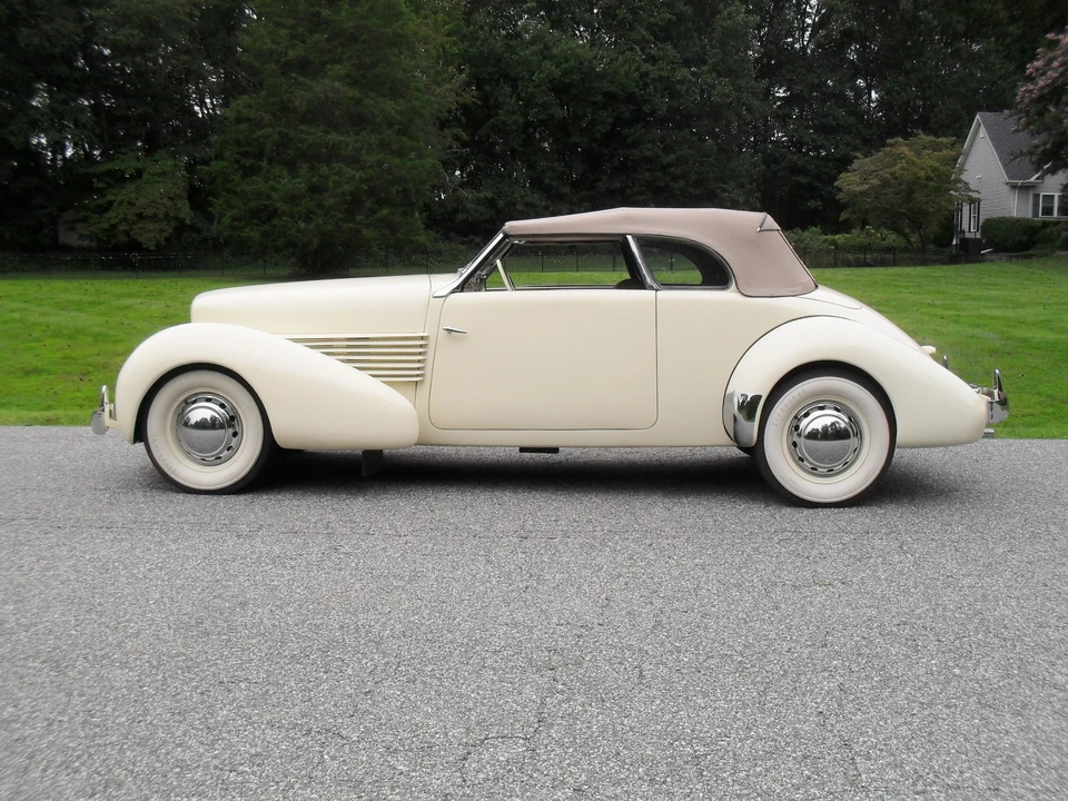 1937 Cord 810 & 812 - Image 9 of 31