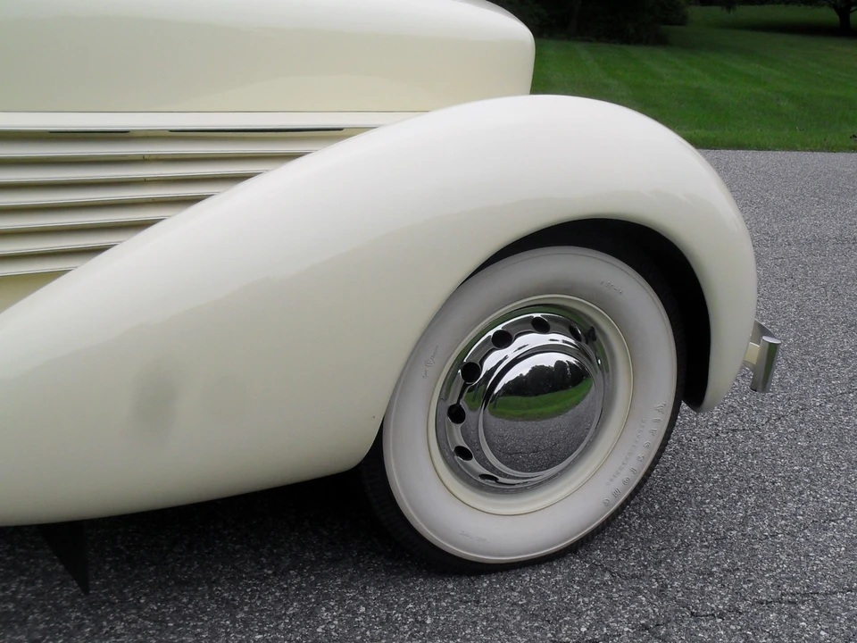 1937 Cord 810 & 812 - Image 27 of 31