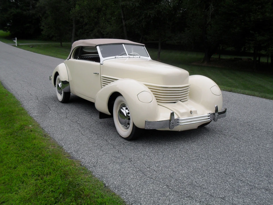 1937 Cord 810 & 812 - Image 3 of 31