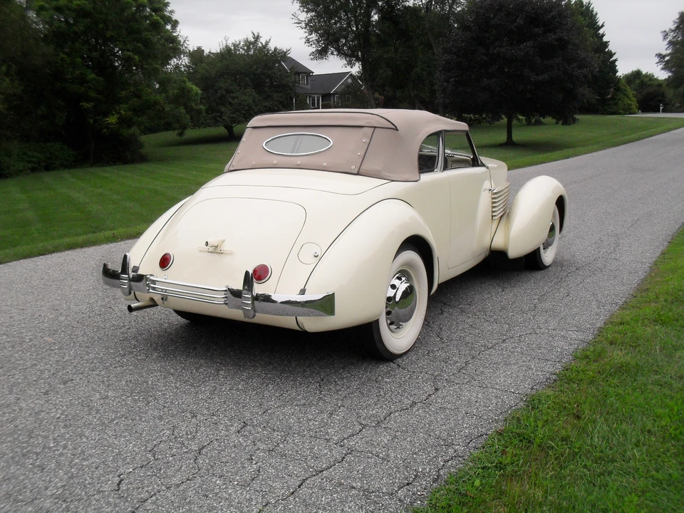 1937 Cord 810 & 812 - Image 17 of 31