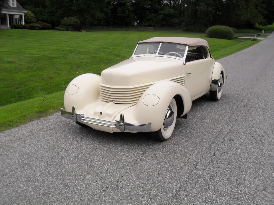 1937 Cord 810 & 812 - Image 2 of 31