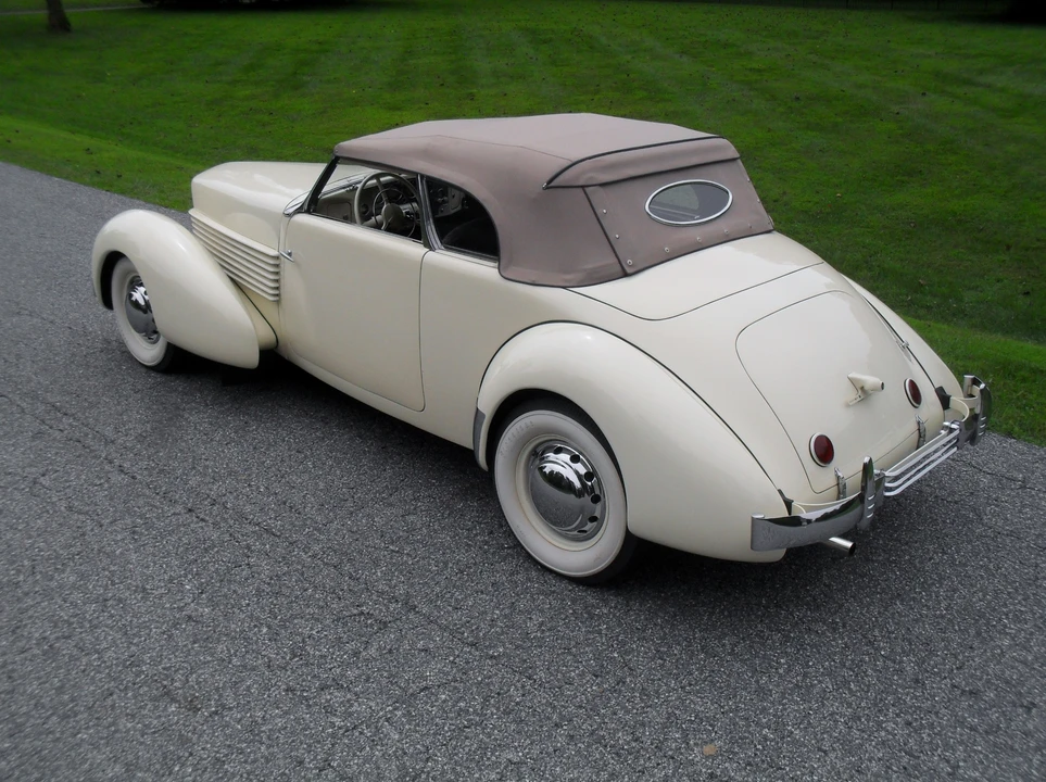 1937 Cord 810 & 812 - Image 11 of 31
