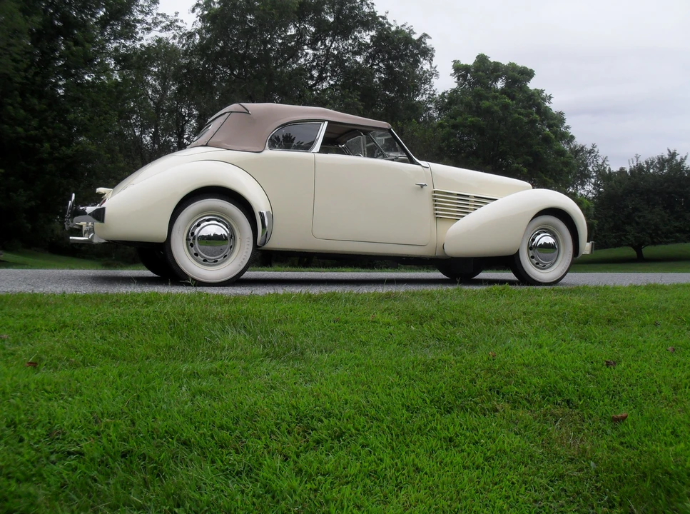 1937 Cord 810 & 812 - Image 18 of 31