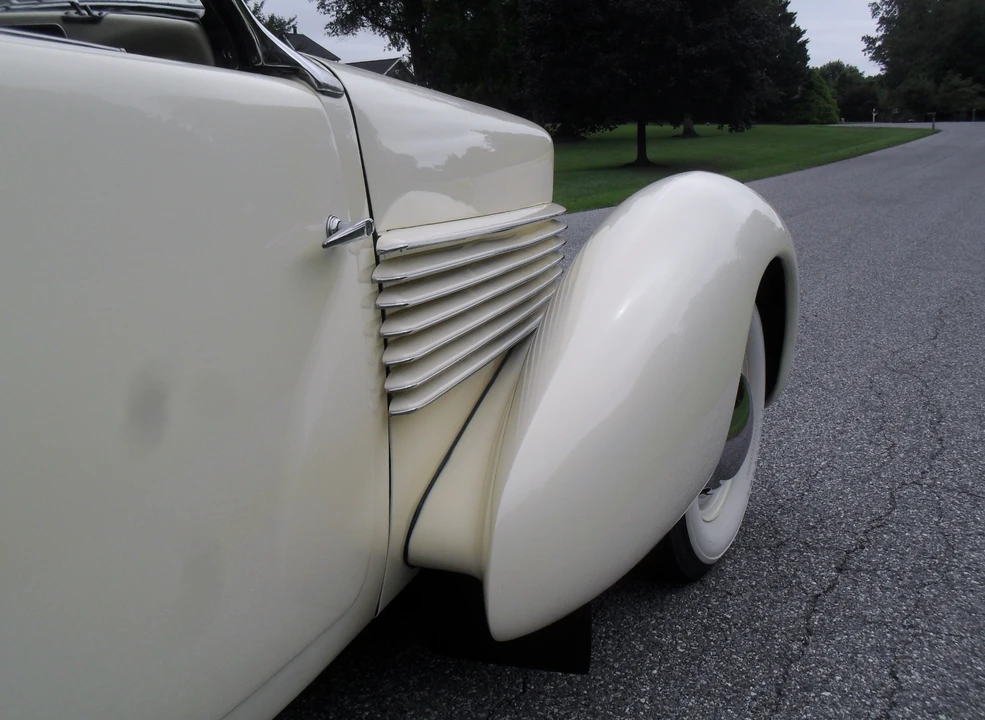 1937 Cord 810 & 812 - Image 24 of 31