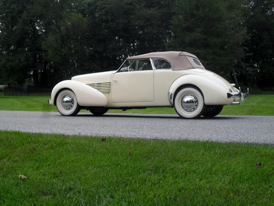 1937 Cord 810 & 812 - Image 10 of 31