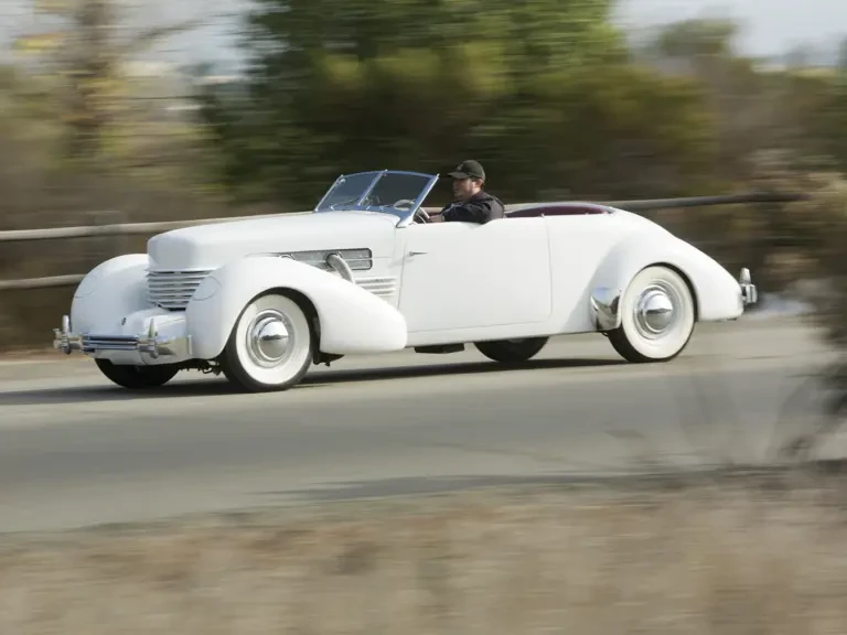 1937 Cord 810 & 812 - Image 17 of 19