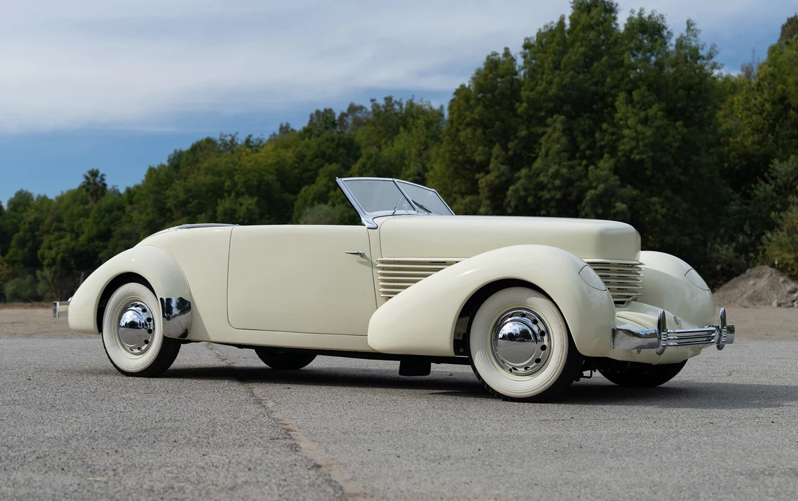 1937 Cord 810 & 812 - Image 1 of 25