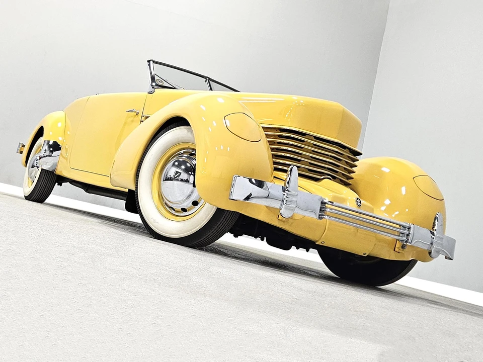 1937 Cord 810 & 812 - Image 16 of 31