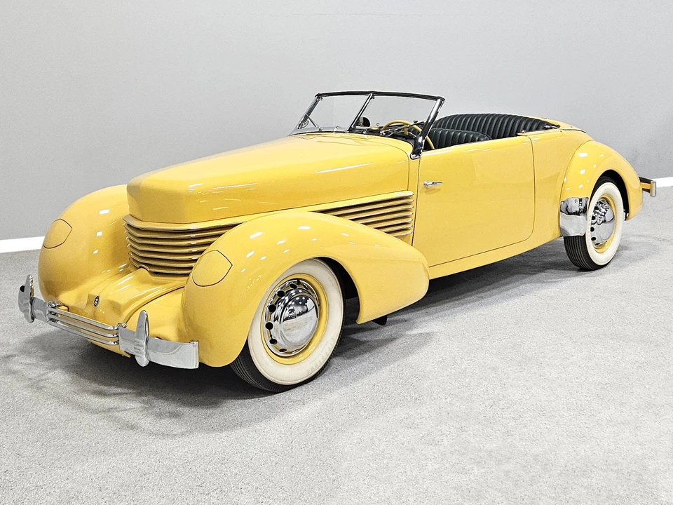 1937 Cord 810 & 812 - Image 2 of 31