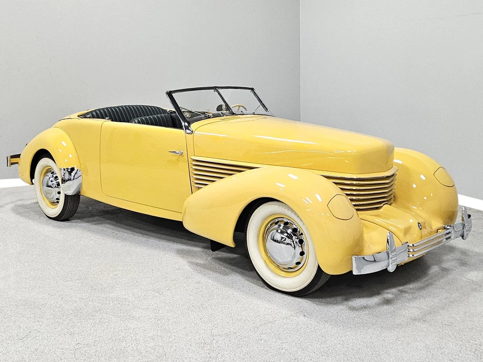 1937 Cord 810 & 812 - Image 14 of 31