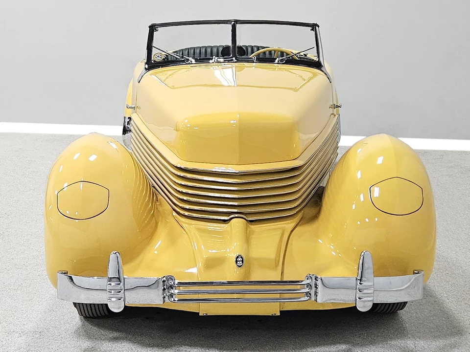 1937 Cord 810 & 812 - Image 18 of 31