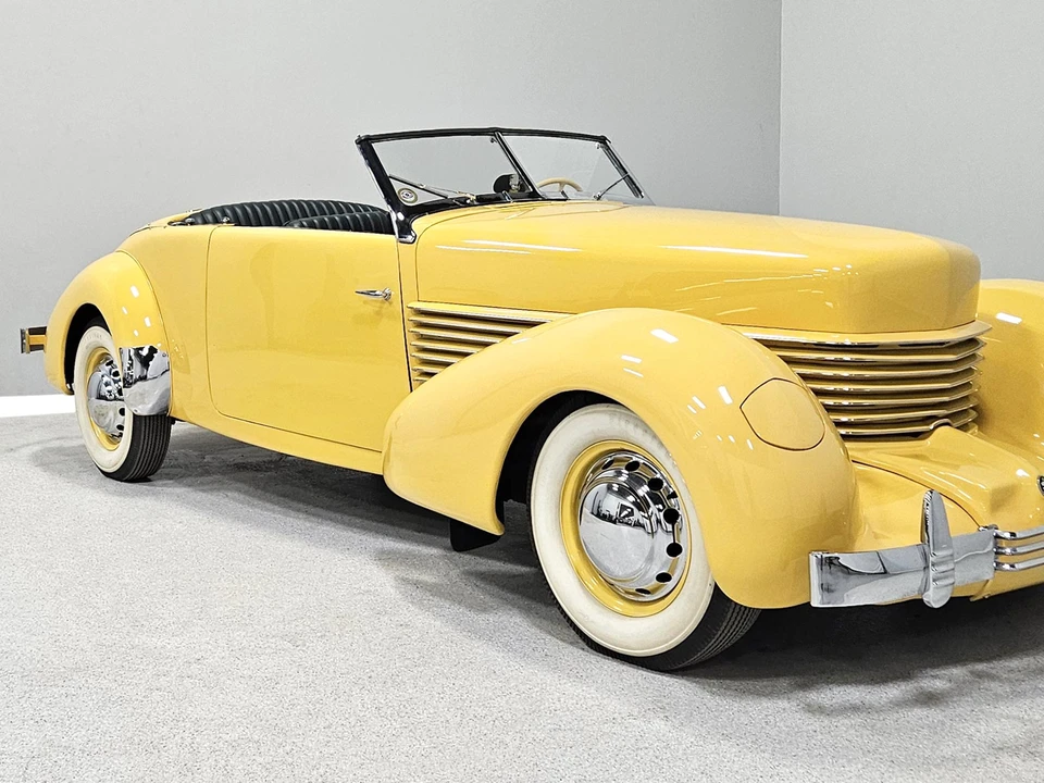 1937 Cord 810 & 812 - Image 28 of 31