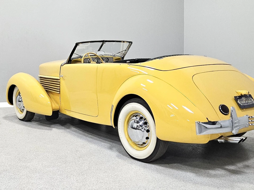 1937 Cord 810 & 812 - Image 29 of 31