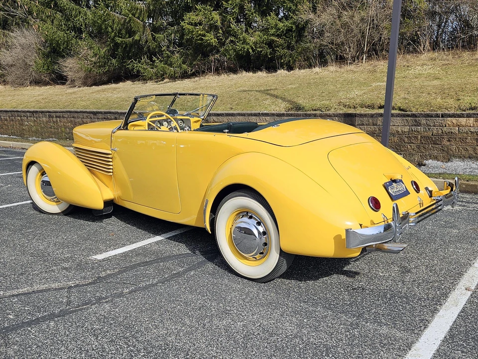 1937 Cord 810 & 812 - Image 22 of 31