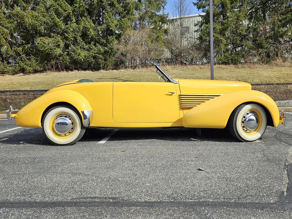 1937 Cord 810 & 812 - Image 24 of 31