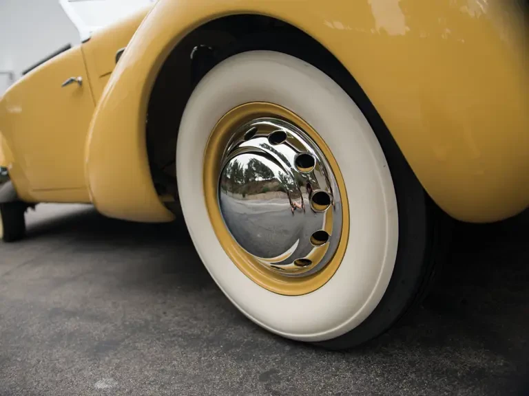 1937 Cord 810 & 812 - Image 11 of 24
