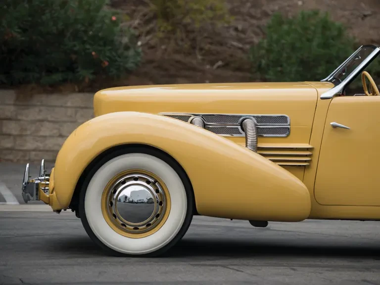 1937 Cord 810 & 812 - Image 15 of 24