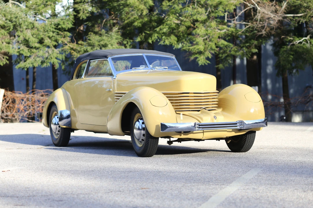 1937 Cord 810 & 812 - Image 19 of 19