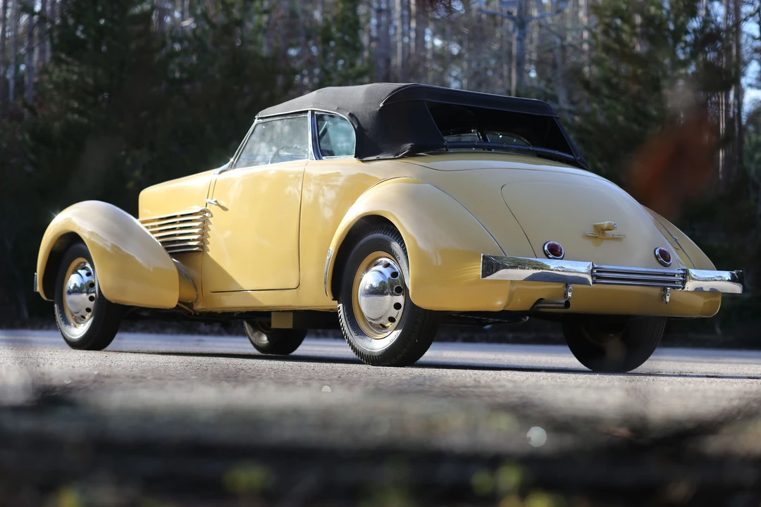 1937 Cord 810 & 812 - Image 2 of 19