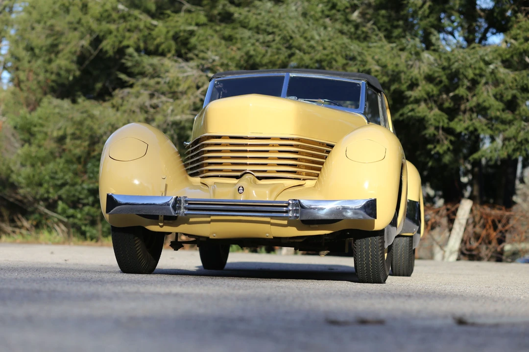 1937 Cord 810 & 812 - Image 3 of 19