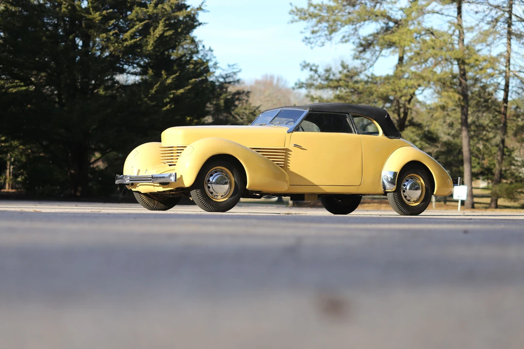 1937 Cord 810 & 812 - Image 9 of 19
