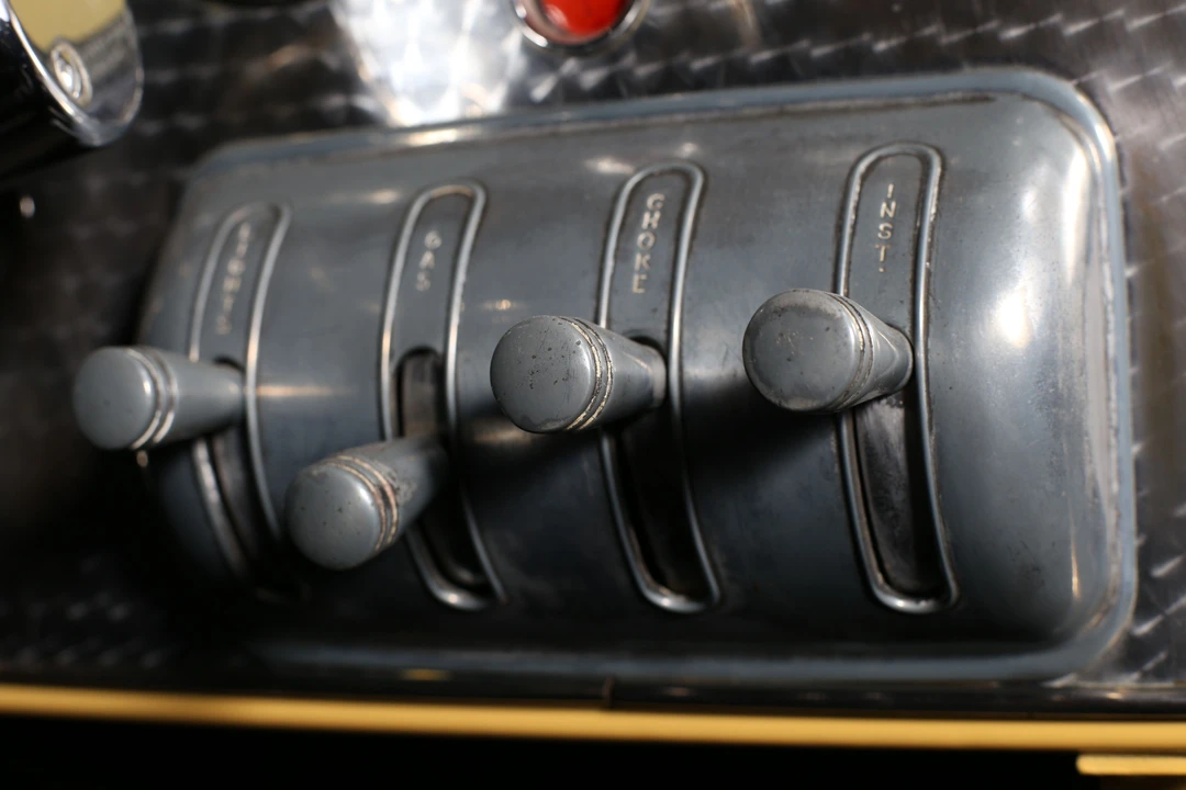 1937 Cord 810 & 812 - Image 15 of 19