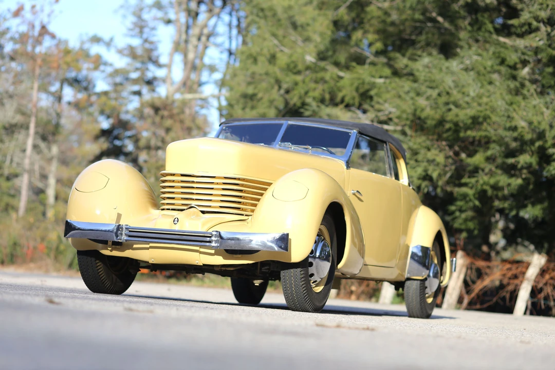 1937 Cord 810 & 812 - Image 6 of 19
