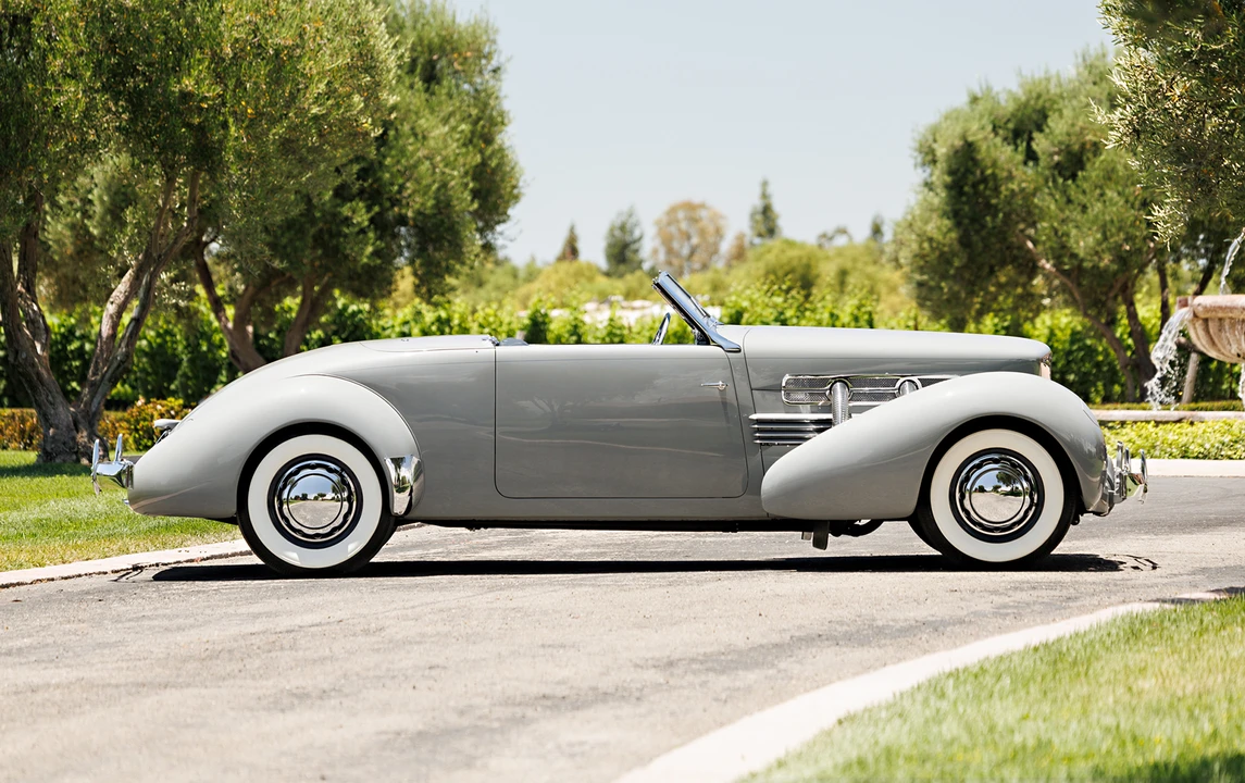 1937 Cord 810 & 812 - Image 2 of 31