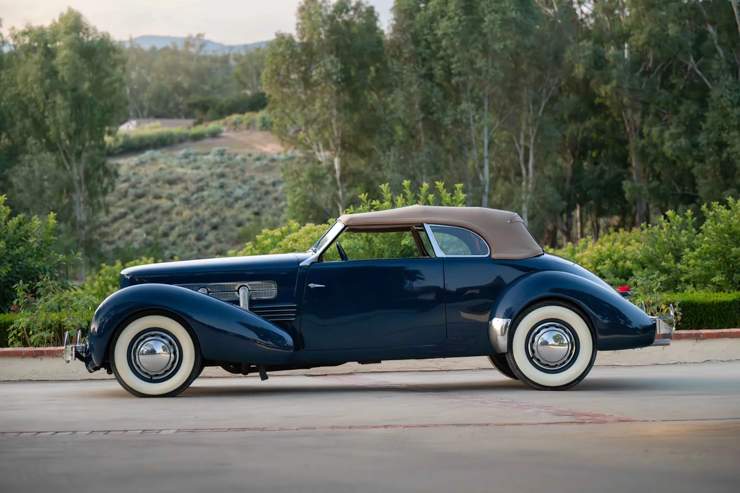 1937 Cord 810 & 812 - Image 12 of 31