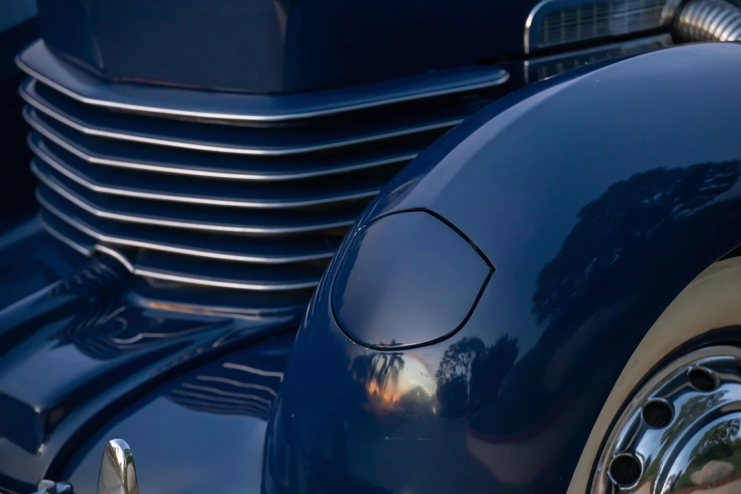 1937 Cord 810 & 812 - Image 16 of 31