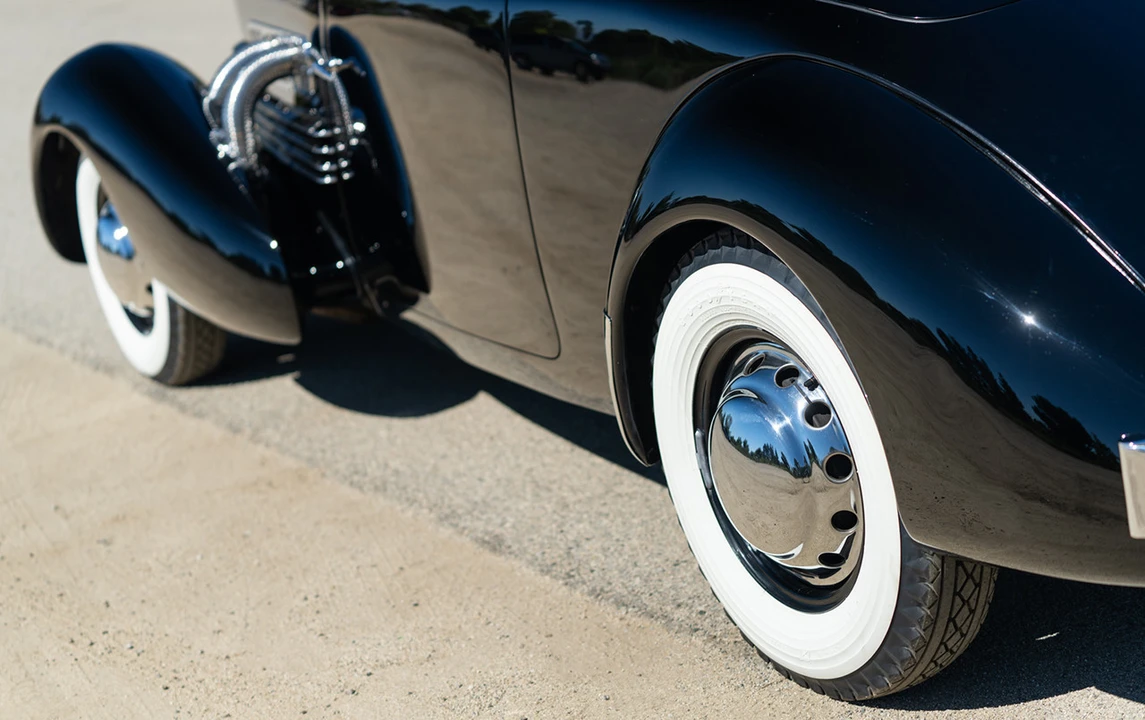 1937 Cord 810 & 812 - Image 14 of 31