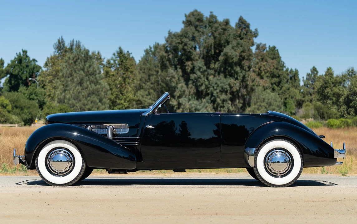 1937 Cord 810 & 812 - Image 2 of 31